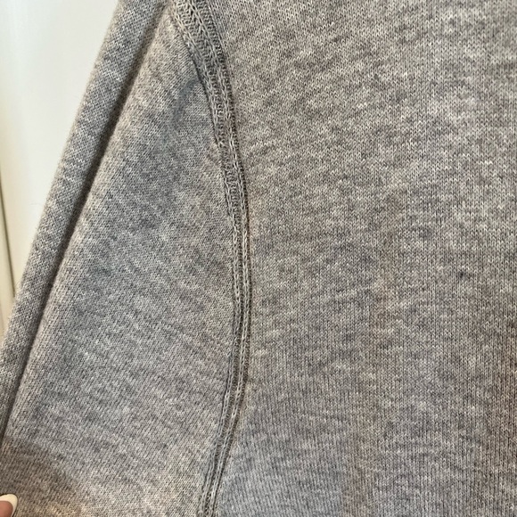 Like New GAP Gray Cardigan Sweater with V-neck and Long Sleeves Size Medium - Picture 5 of 13
